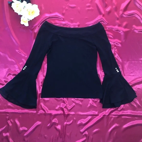 ⭐️NEW⭐️White House Black Market Black Boat Neck Bell Sleeves Top with buttons - Picture 4 of 9